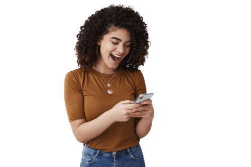 Mulher feliz usando smartphone